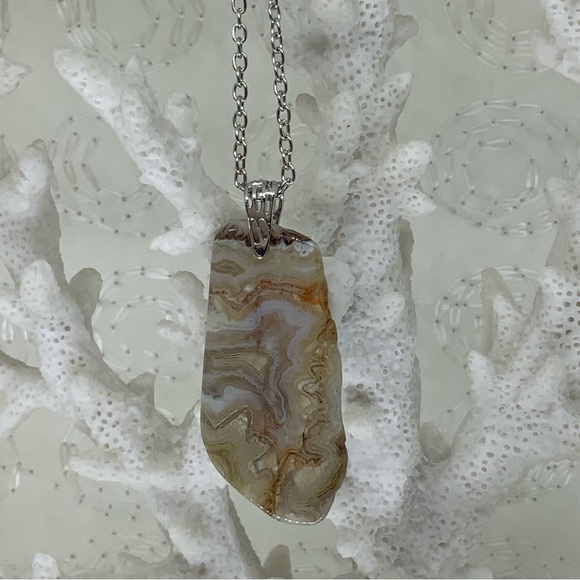 Mexico Crazy Lace Agate Slice Necklace on Stainless Steel Silver plated chain - Picture 3 of 11